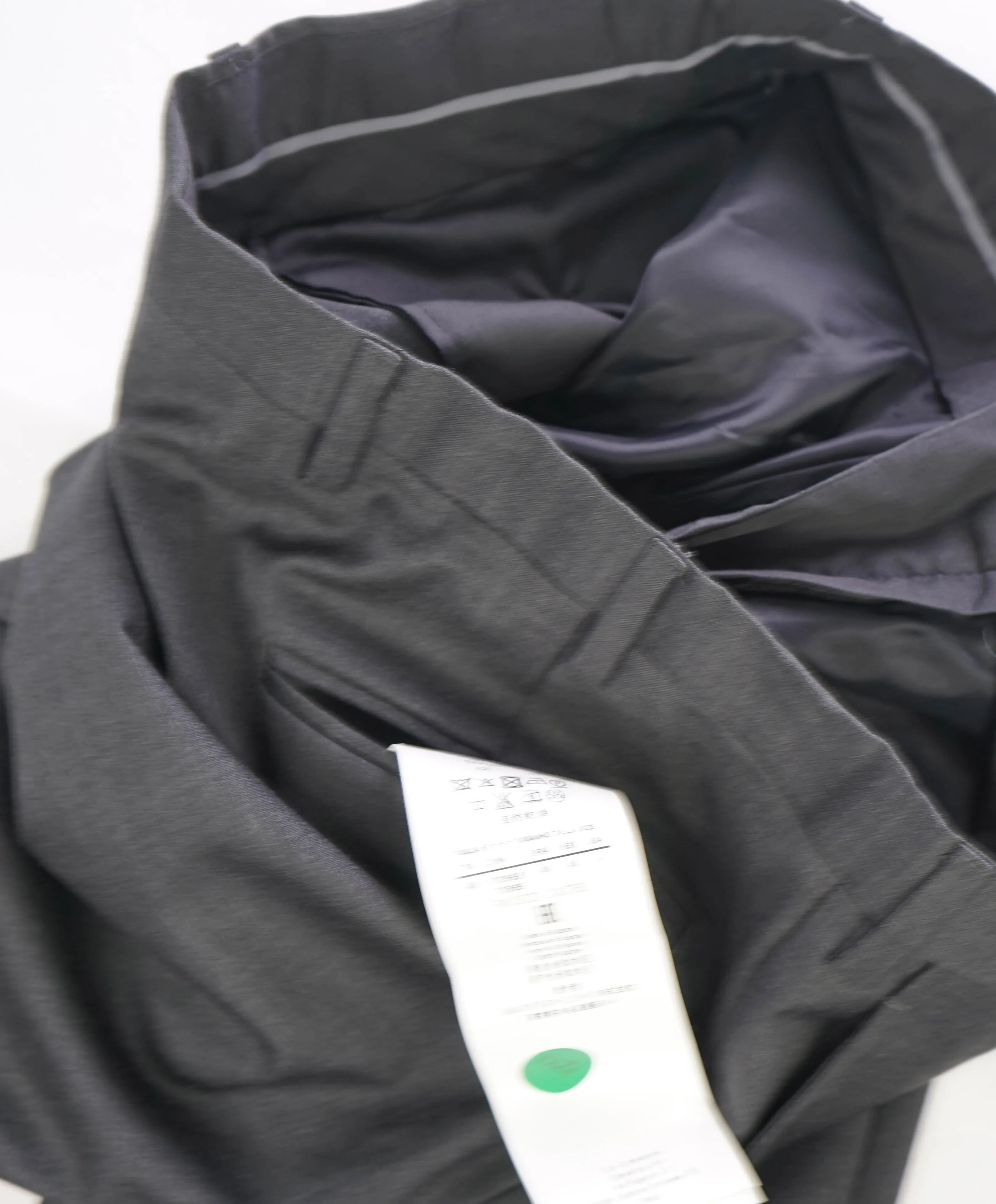 ARMANI COLLEZIONI - Charcoal Gray *CLOSET STAPLE* Flat Front Dress Pants - 32W