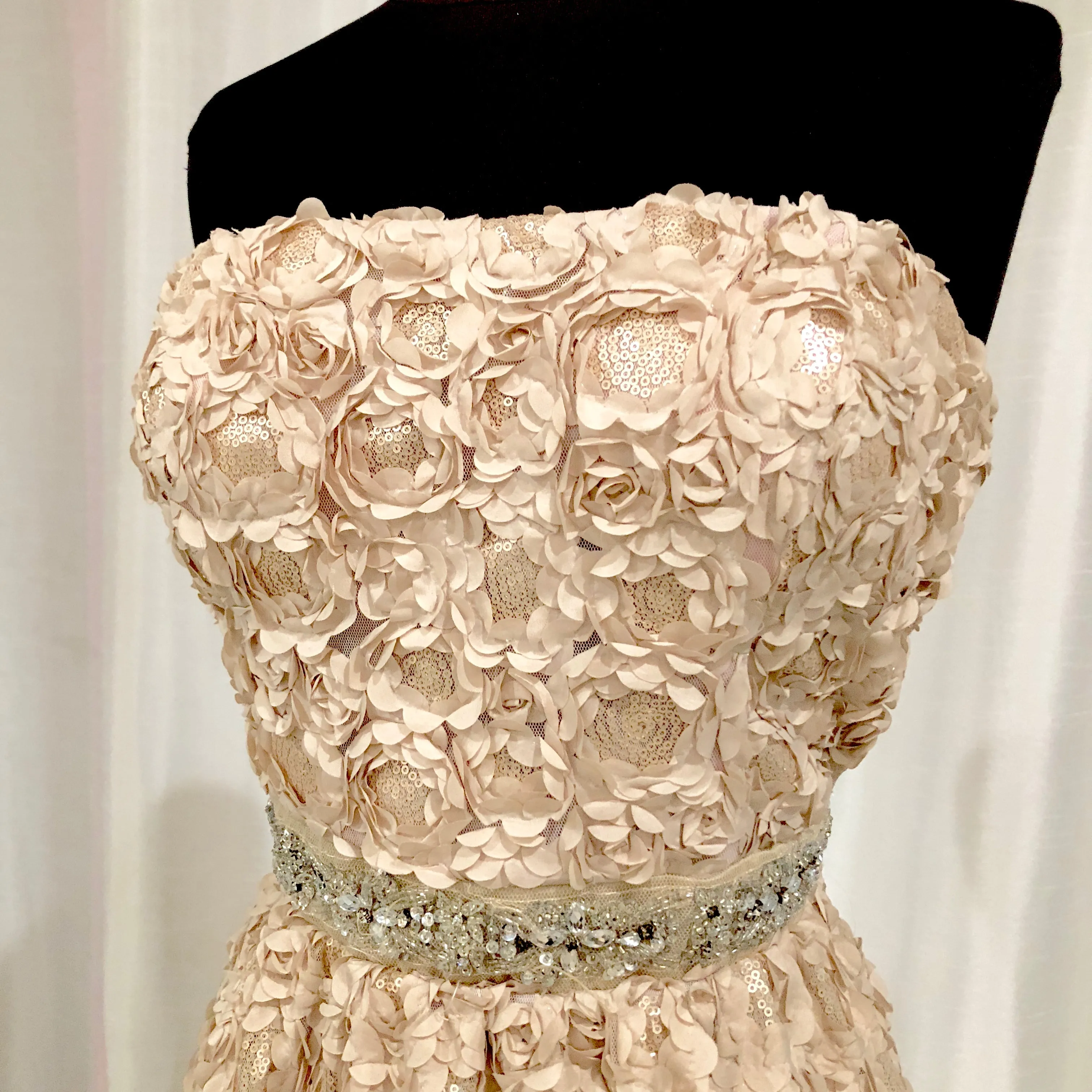 BOUTIQUE Short Cream Strapless Gown Size 11