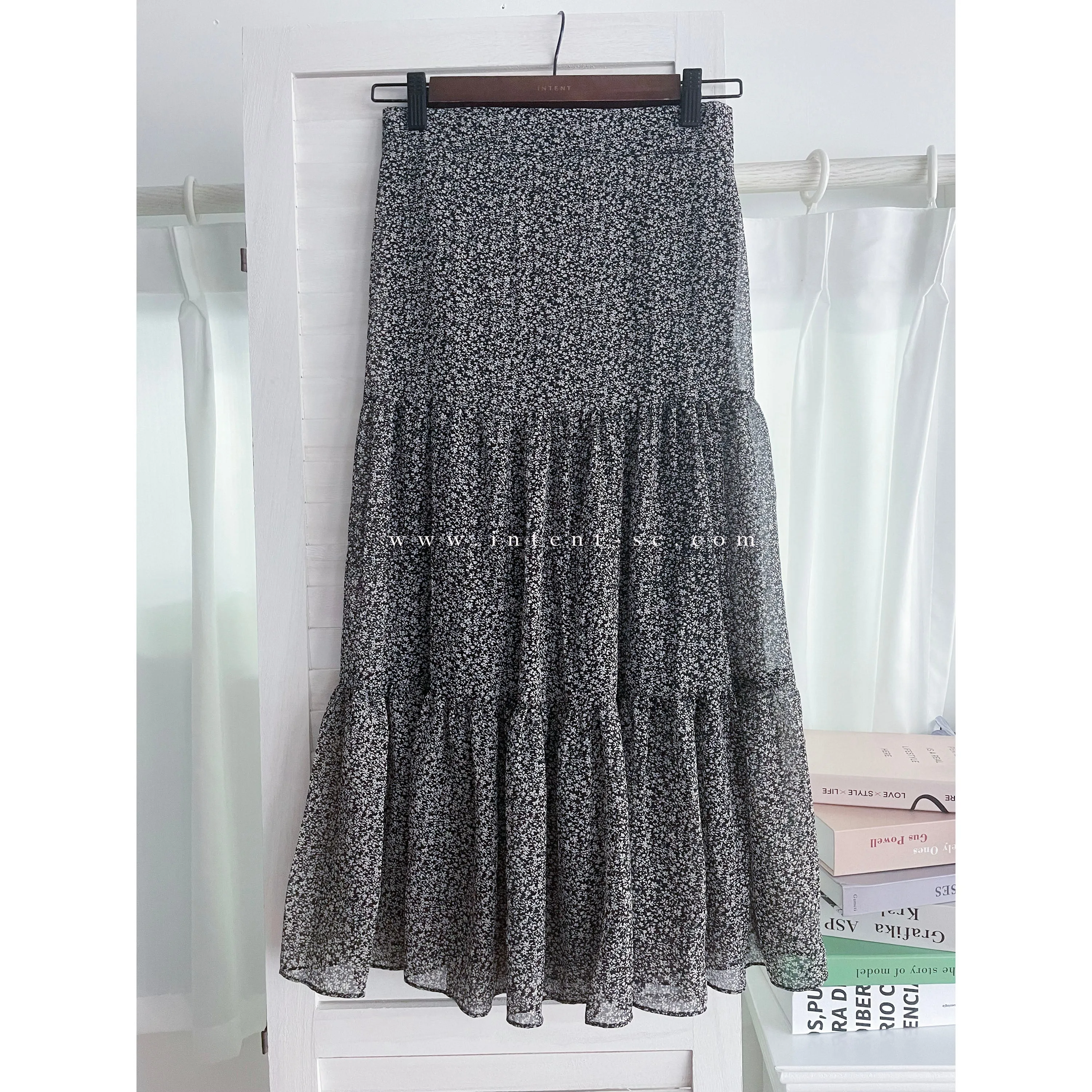 Chiffon Floral 低調白花傘型魚尾修腰半身裙, Skirt/ SK8709