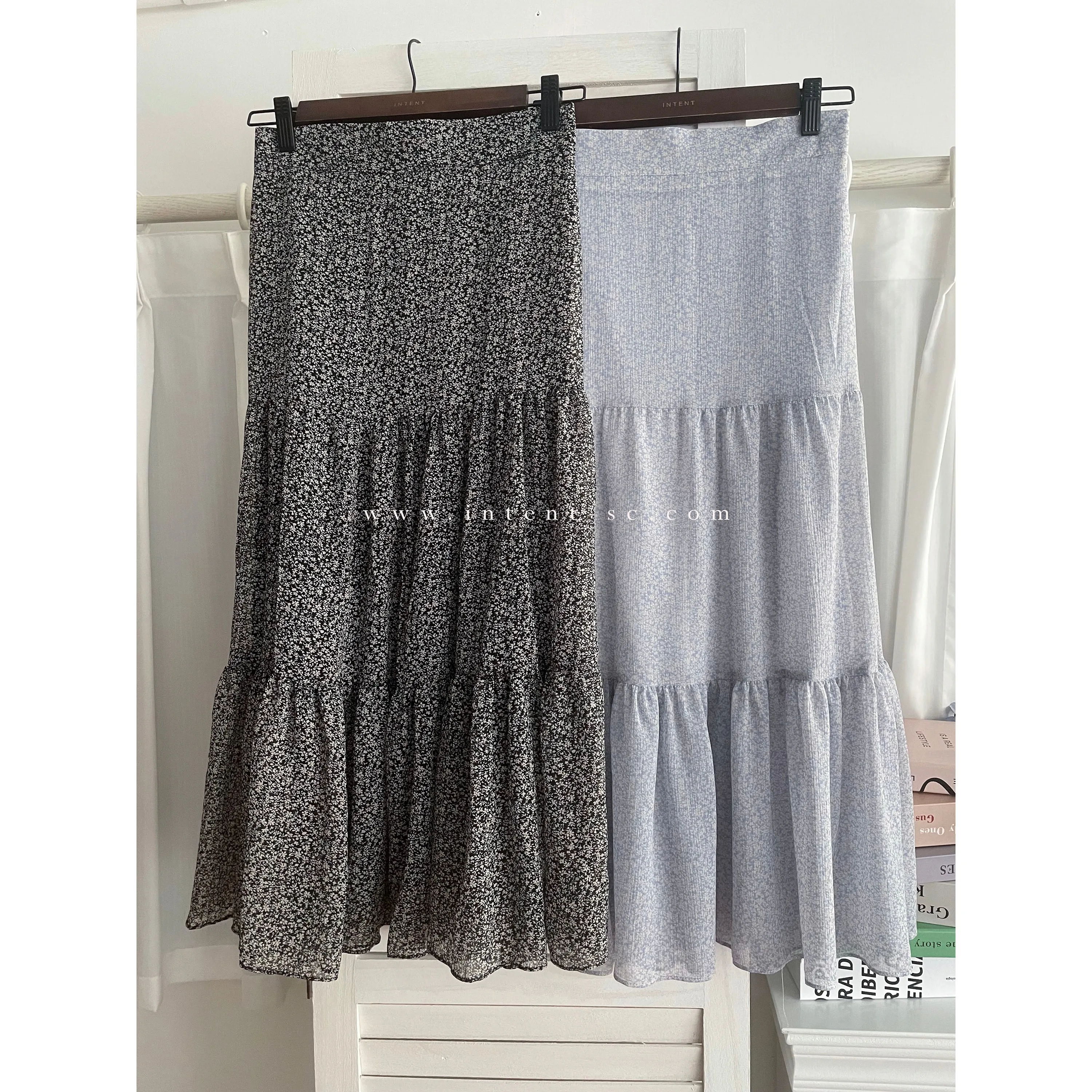 Chiffon Floral 低調白花傘型魚尾修腰半身裙, Skirt/ SK8709
