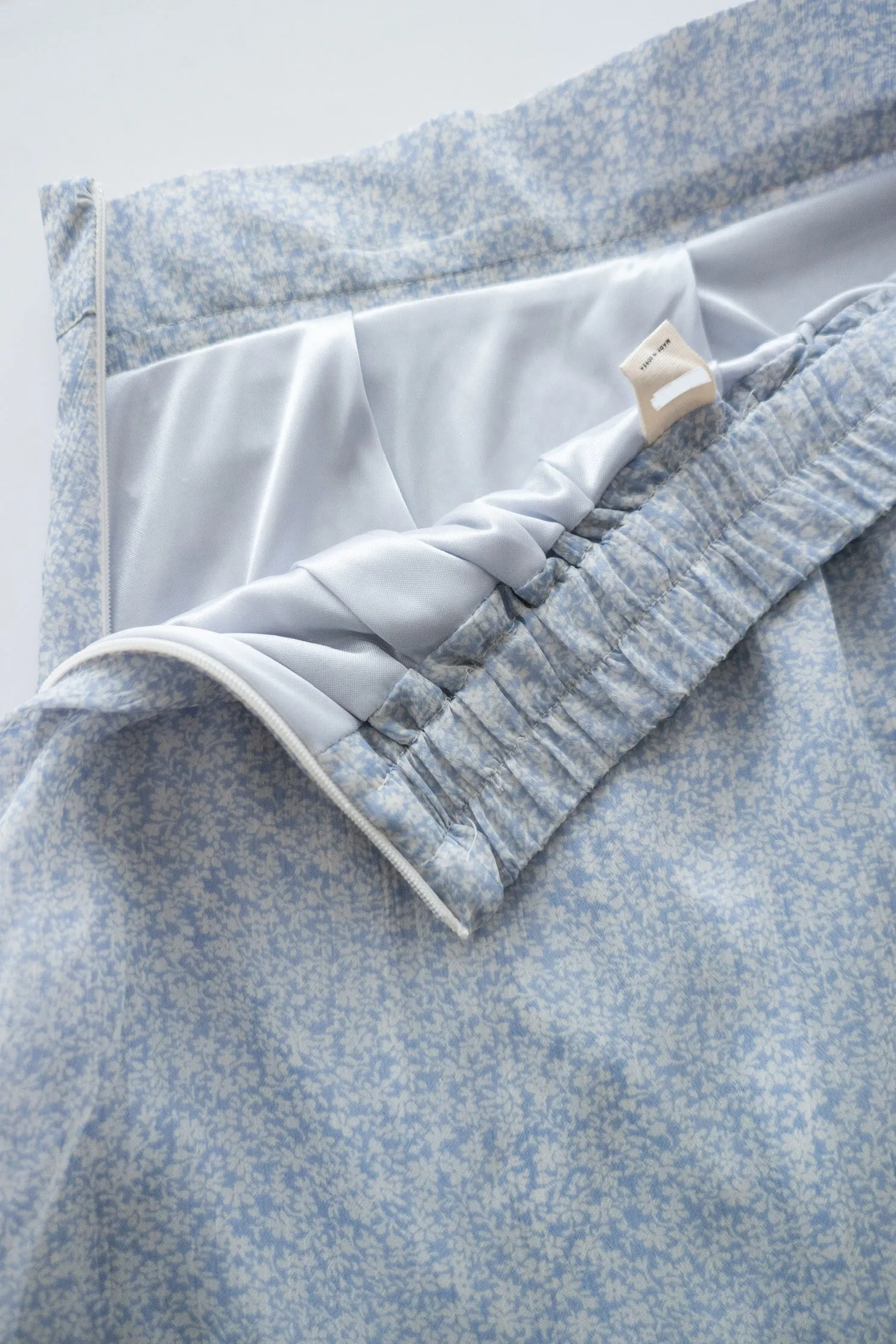 Chiffon Floral 低調白花傘型魚尾修腰半身裙, Skirt/ SK8709
