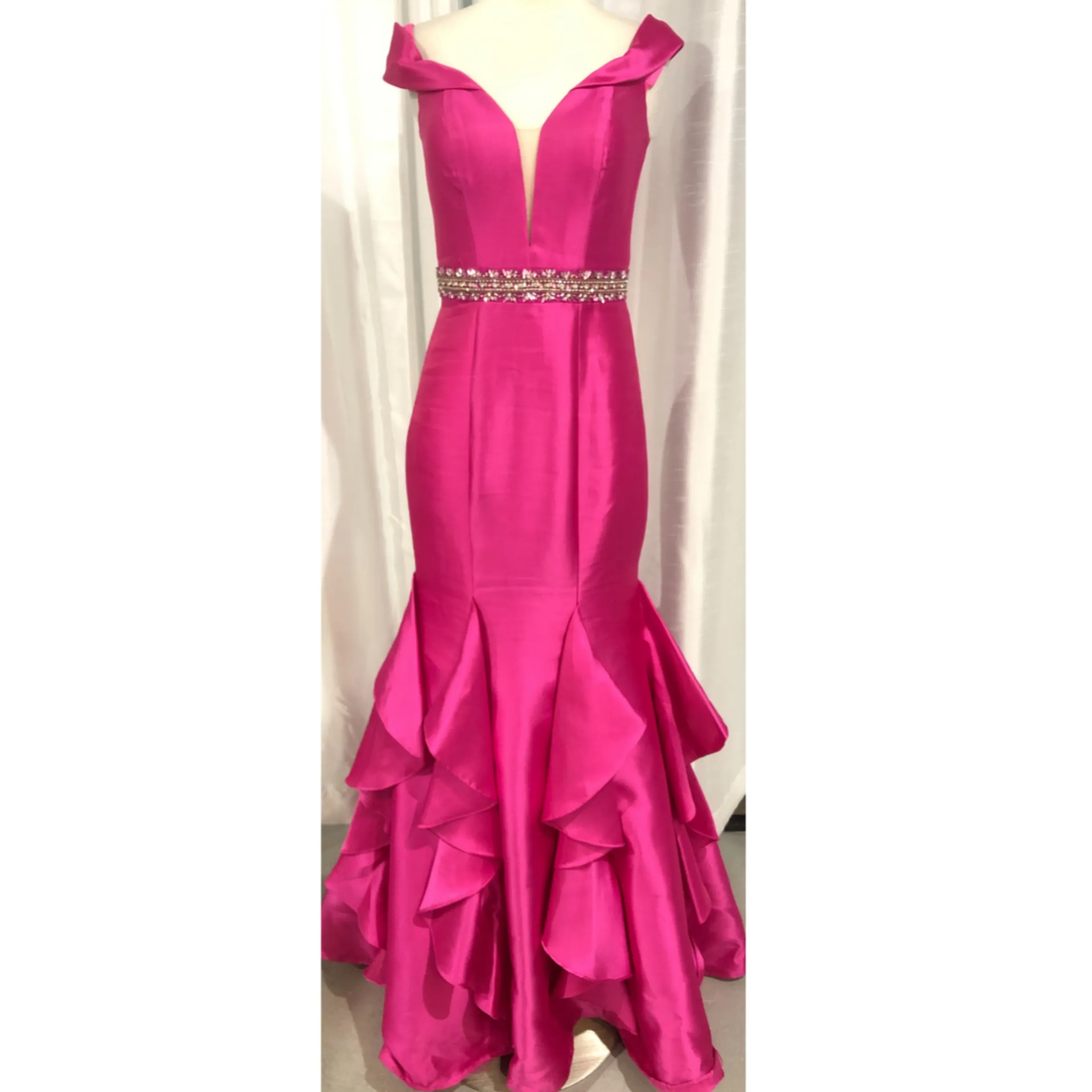 ELLIE WILDE Fuchsia Off-The-Shoulder Ruffled Trumpet Style Long Dress Size 4
