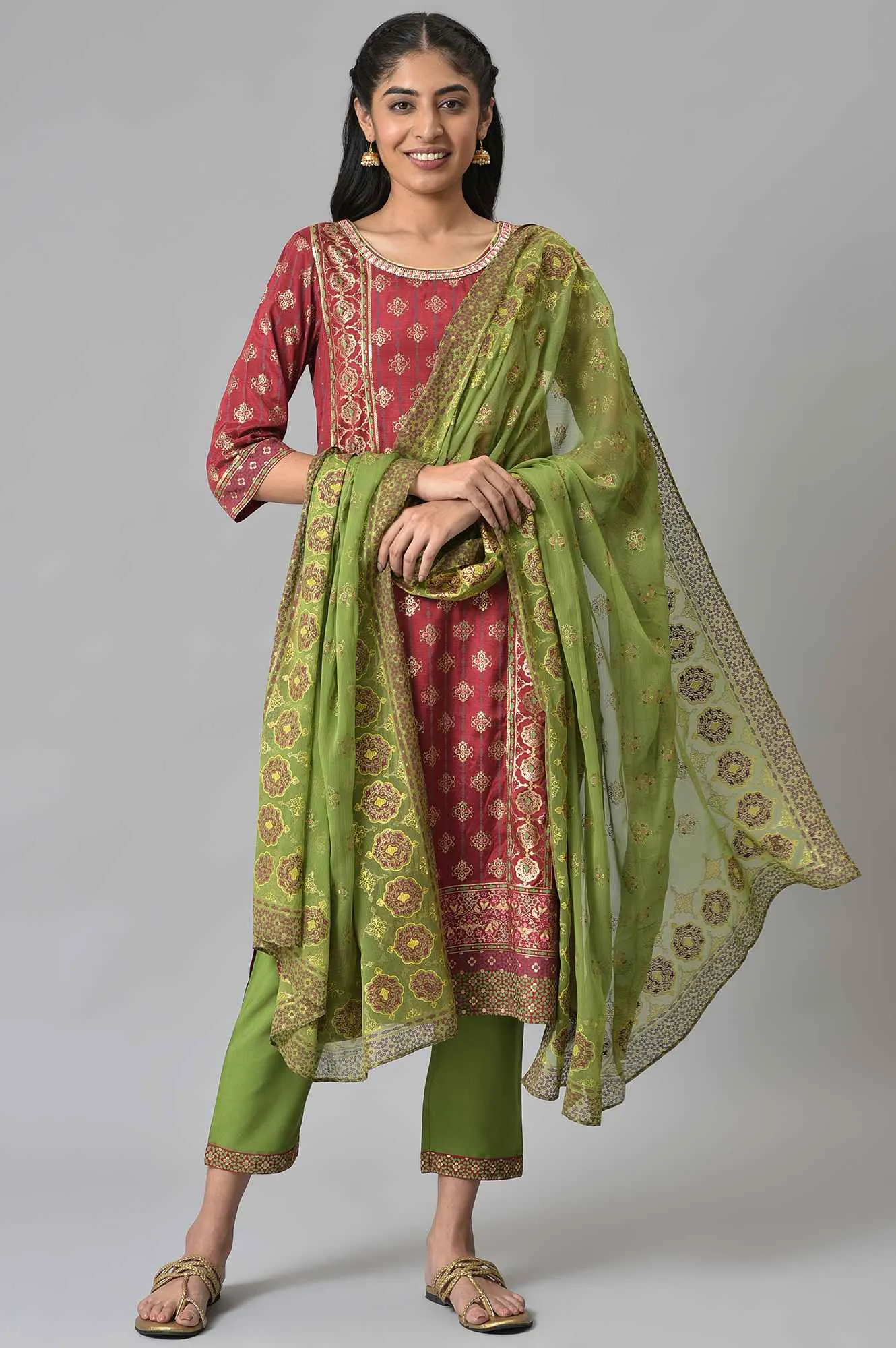 Red Foil Printed kurta with Green Trousers and Dupatta
