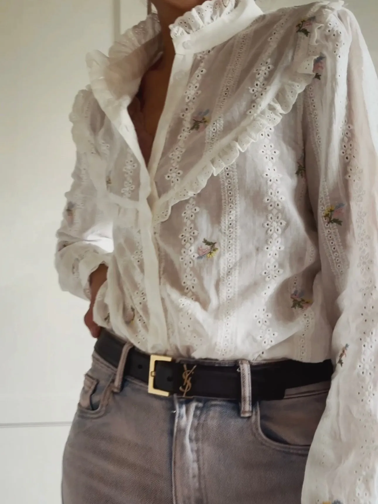 SHIRT WITH FLOWER EMBROIDERY - OFF WHITE