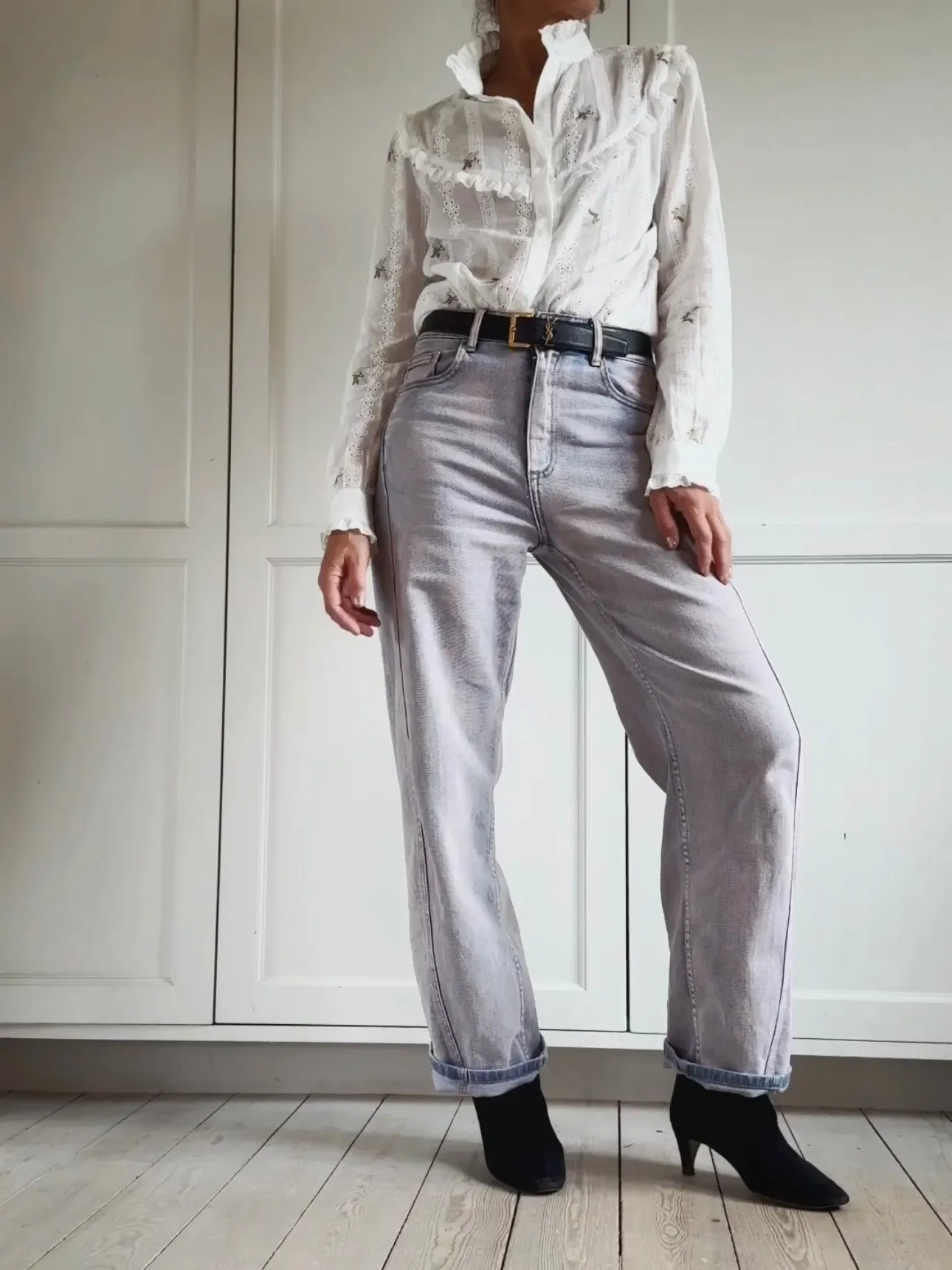 SHIRT WITH FLOWER EMBROIDERY - OFF WHITE