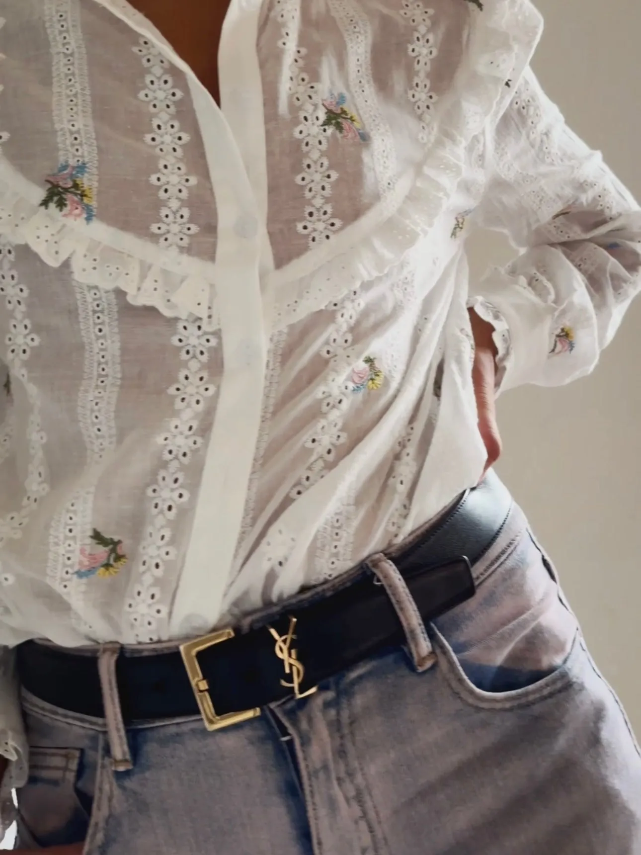 SHIRT WITH FLOWER EMBROIDERY - OFF WHITE