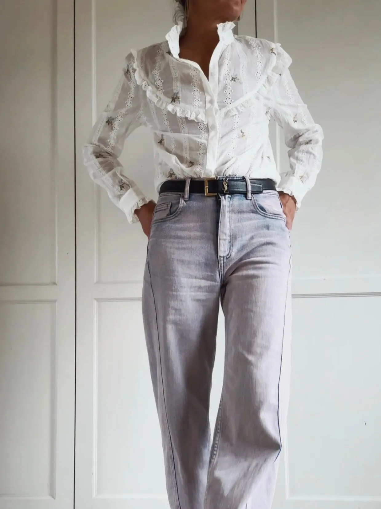 SHIRT WITH FLOWER EMBROIDERY - OFF WHITE