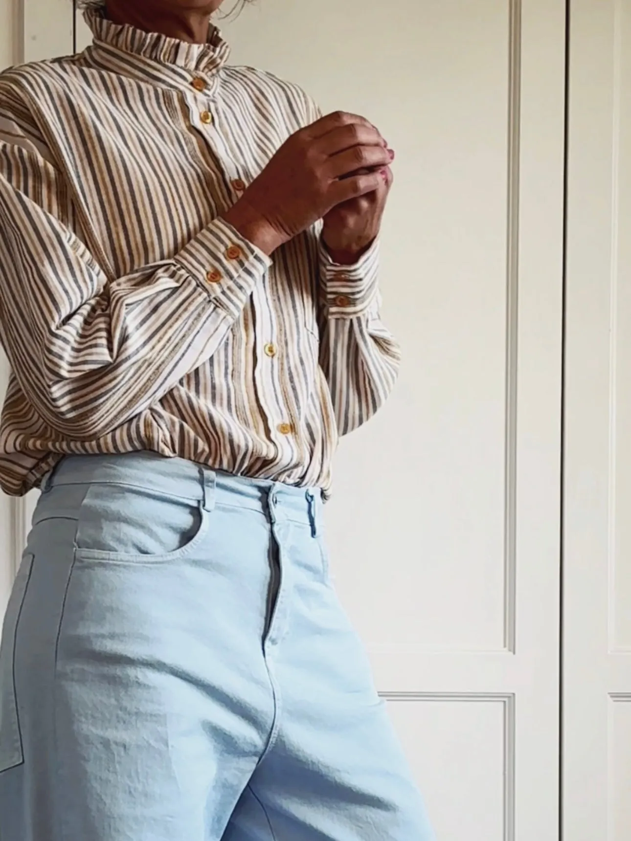 STRIPED SHIRT WITH RUFFLE NECK - OFF WHITE/YELLOW