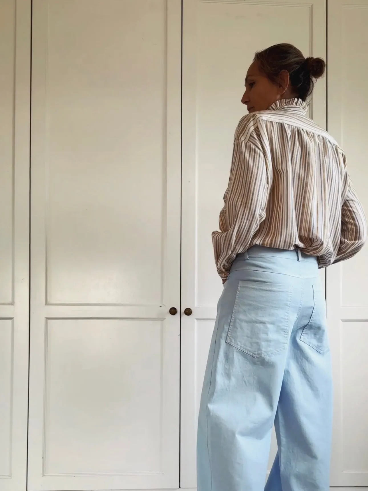 STRIPED SHIRT WITH RUFFLE NECK - OFF WHITE/YELLOW