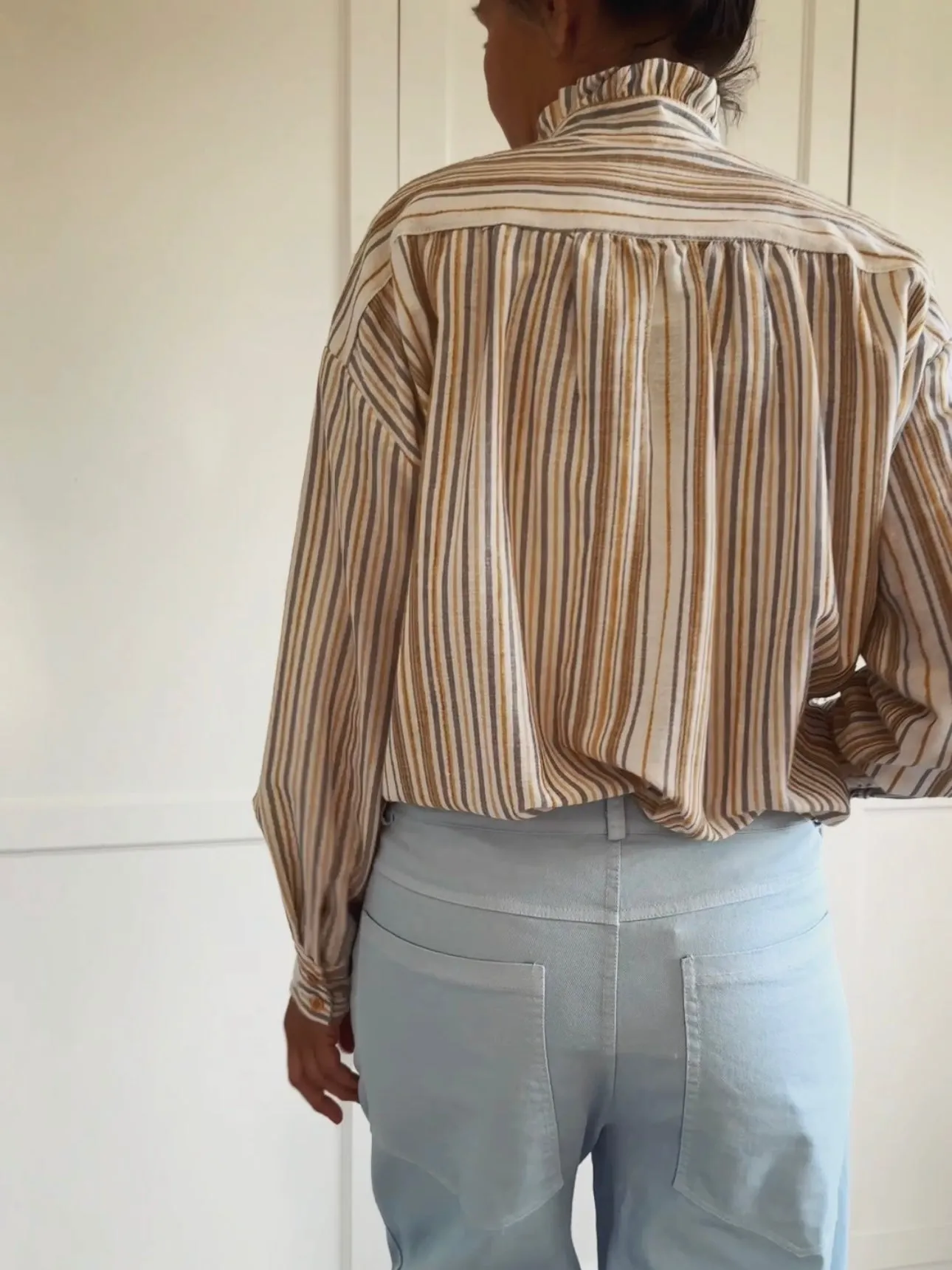 STRIPED SHIRT WITH RUFFLE NECK - OFF WHITE/YELLOW